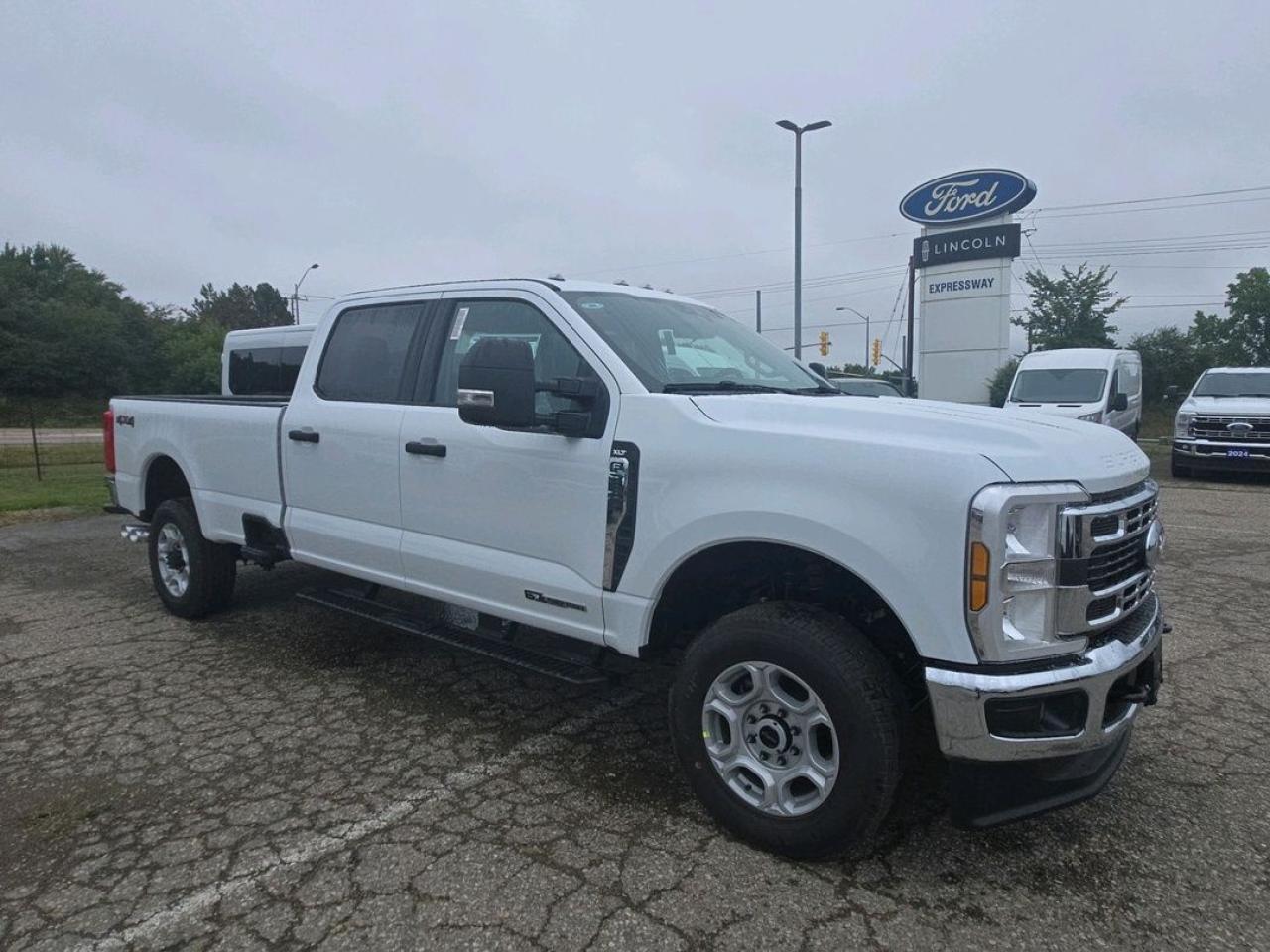 2026 Ford F-350 Super Duty SRW XLT Photo