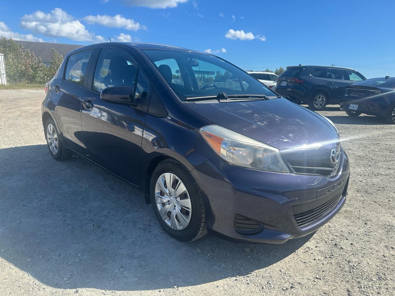 2014 Toyota Yaris LE Photo2