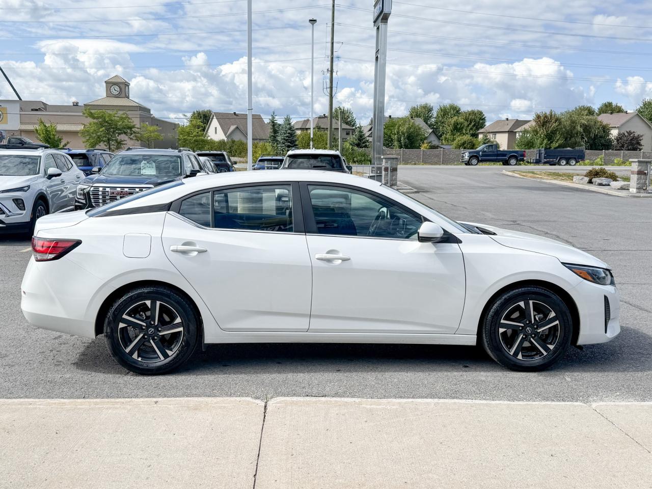 2025 Nissan Sentra SV Photo