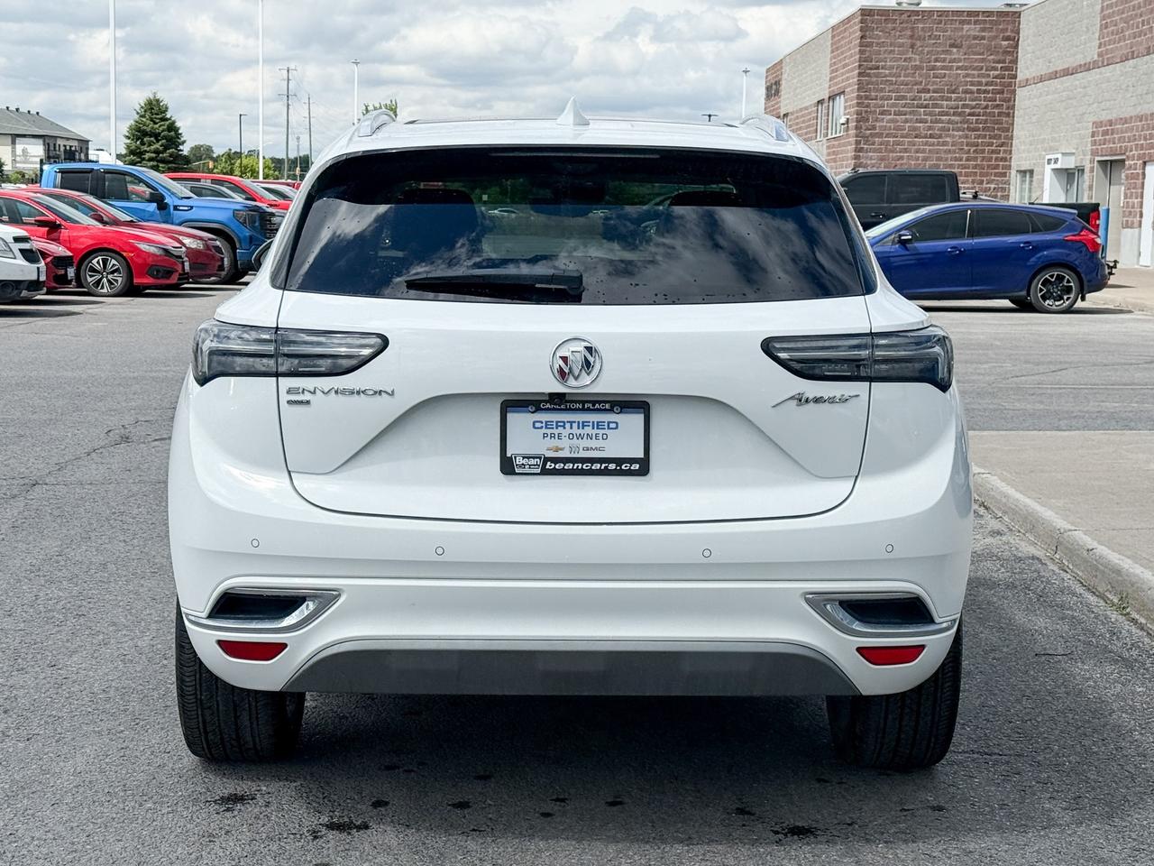 2022 Buick Envision Avenir ONE OWNER, CLEAN CARFAX, 2.0L 4CYL, MOONROOF, HEATED & VENTILATED FRONT SEATS, HEATED STEERING WHEEL, REMOTE START, REAR CAMERA MIRROR, POWER LIFTGATE, HD SURROUND VISION Photo