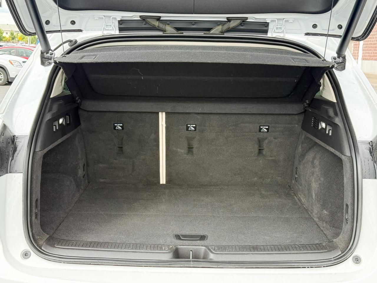 2022 Buick Envision Avenir ONE OWNER, CLEAN CARFAX, 2.0L 4CYL, MOONROOF, HEATED & VENTILATED FRONT SEATS, HEATED STEERING WHEEL, REMOTE START, REAR CAMERA MIRROR, POWER LIFTGATE, HD SURROUND VISION Photo4