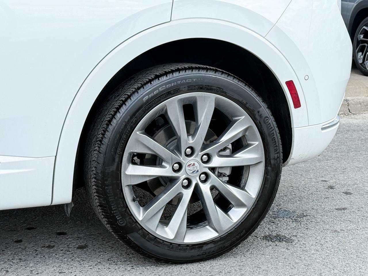 2022 Buick Envision Avenir ONE OWNER, CLEAN CARFAX, 2.0L 4CYL, MOONROOF, HEATED & VENTILATED FRONT SEATS, HEATED STEERING WHEEL, REMOTE START, REAR CAMERA MIRROR, POWER LIFTGATE, HD SURROUND VISION Photo