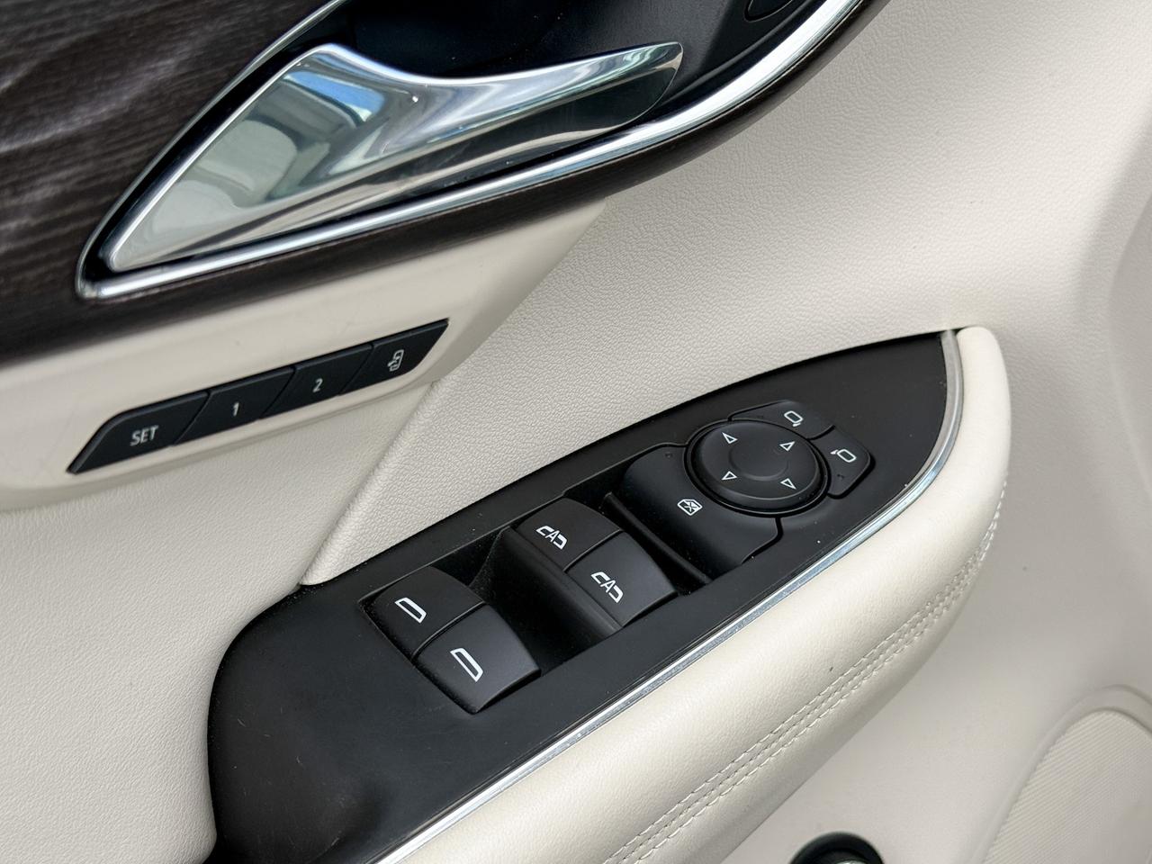 2022 Buick Envision Avenir ONE OWNER, CLEAN CARFAX, 2.0L 4CYL, MOONROOF, HEATED & VENTILATED FRONT SEATS, HEATED STEERING WHEEL, REMOTE START, REAR CAMERA MIRROR, POWER LIFTGATE, HD SURROUND VISION Photo