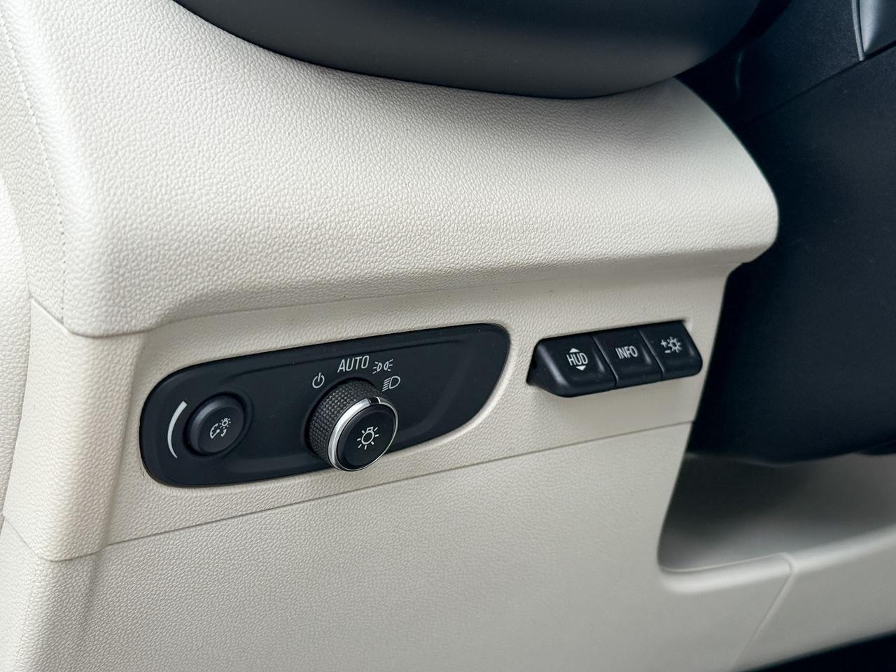 2022 Buick Envision Avenir ONE OWNER, CLEAN CARFAX, 2.0L 4CYL, MOONROOF, HEATED & VENTILATED FRONT SEATS, HEATED STEERING WHEEL, REMOTE START, REAR CAMERA MIRROR, POWER LIFTGATE, HD SURROUND VISION Photo