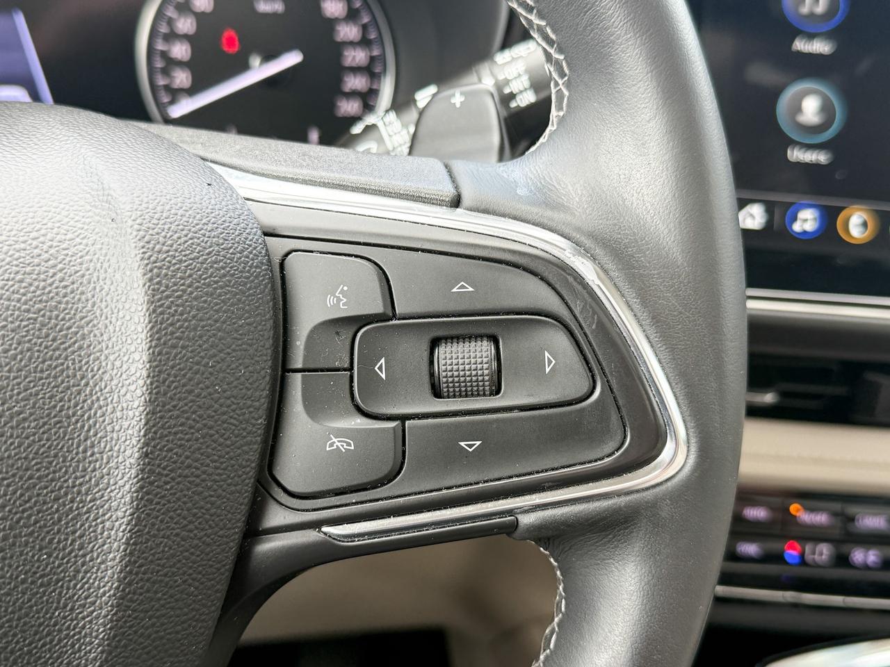 2022 Buick Envision Avenir ONE OWNER, CLEAN CARFAX, 2.0L 4CYL, MOONROOF, HEATED & VENTILATED FRONT SEATS, HEATED STEERING WHEEL, REMOTE START, REAR CAMERA MIRROR, POWER LIFTGATE, HD SURROUND VISION Photo