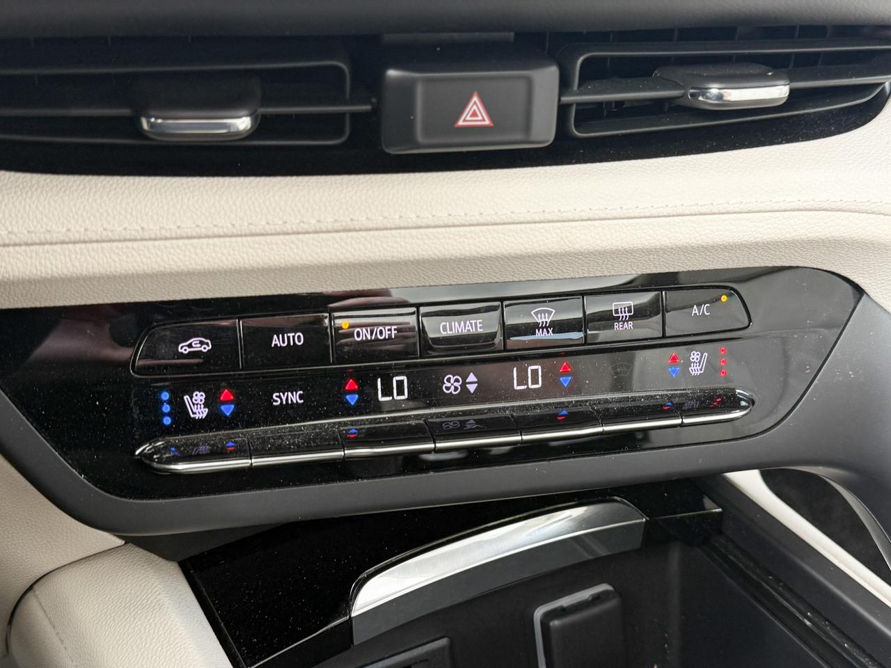 2022 Buick Envision Avenir ONE OWNER, CLEAN CARFAX, 2.0L 4CYL, MOONROOF, HEATED & VENTILATED FRONT SEATS, HEATED STEERING WHEEL, REMOTE START, REAR CAMERA MIRROR, POWER LIFTGATE, HD SURROUND VISION Photo