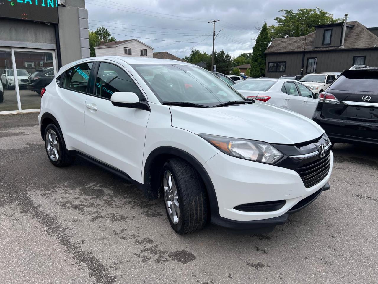 2017 Honda HR-V LX Photo4