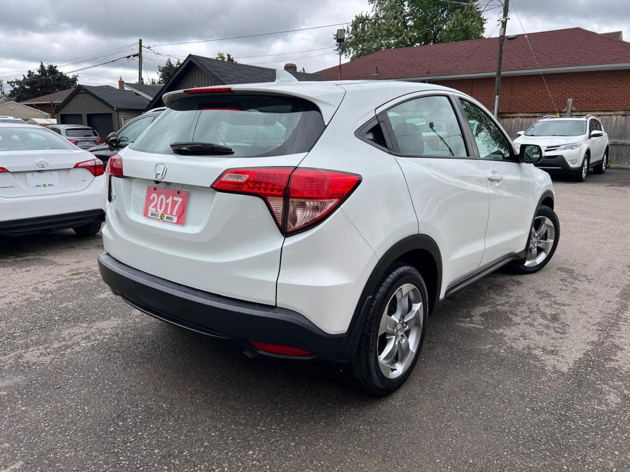 2017 Honda HR-V LX Photo3