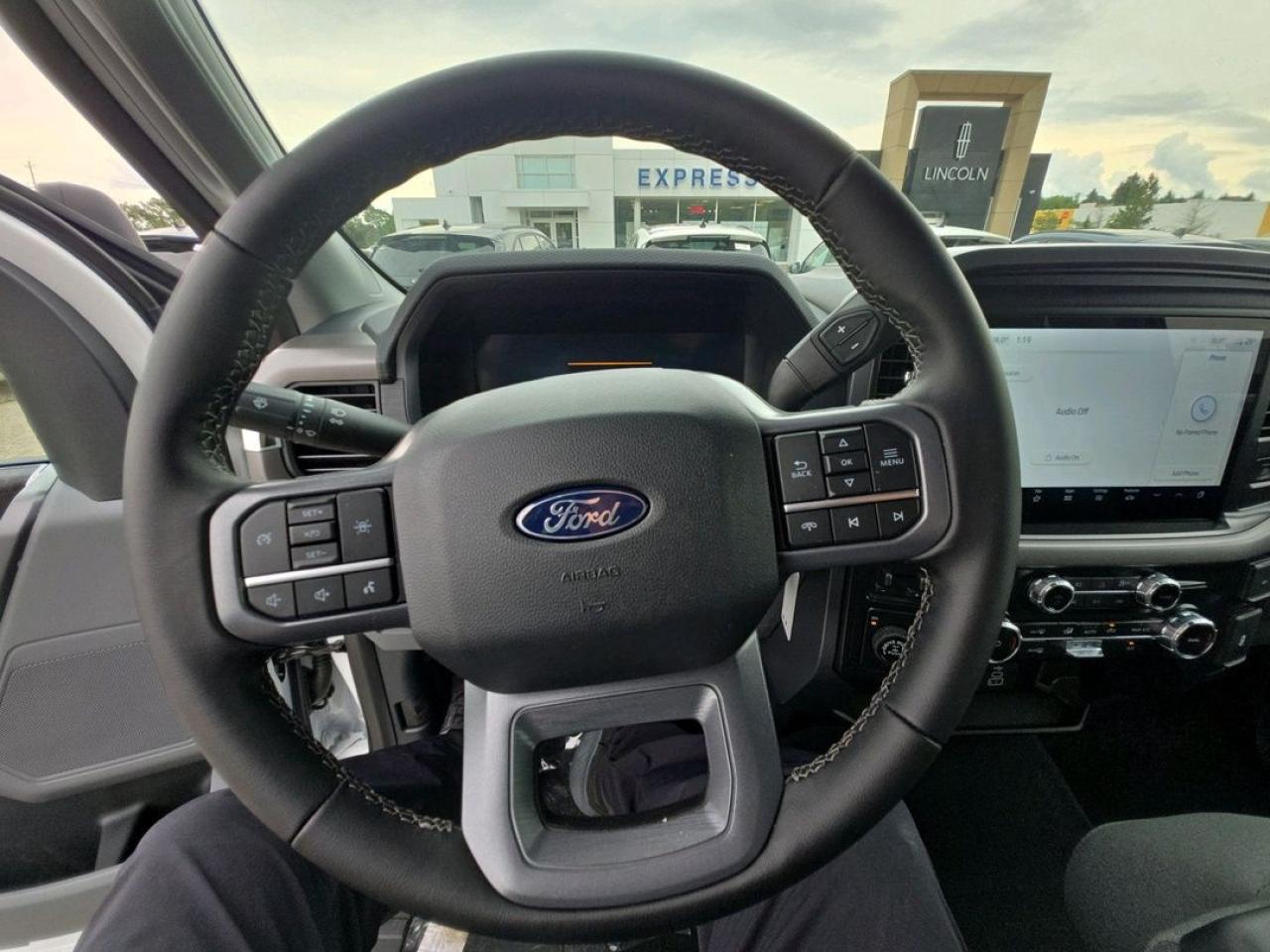 2025 Ford F-150 XLT Photo5