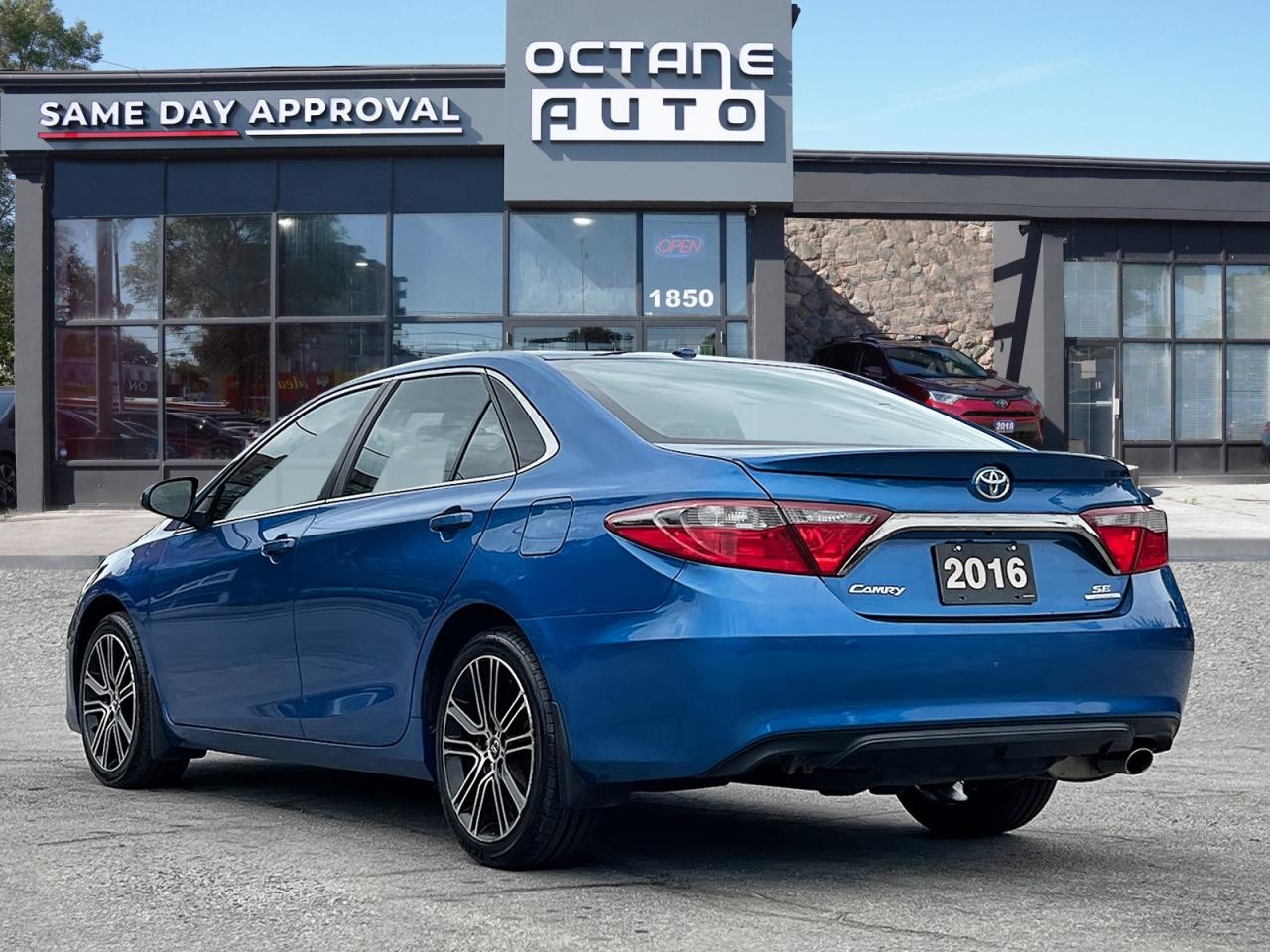 2016 Toyota Camry SE - Photo #5