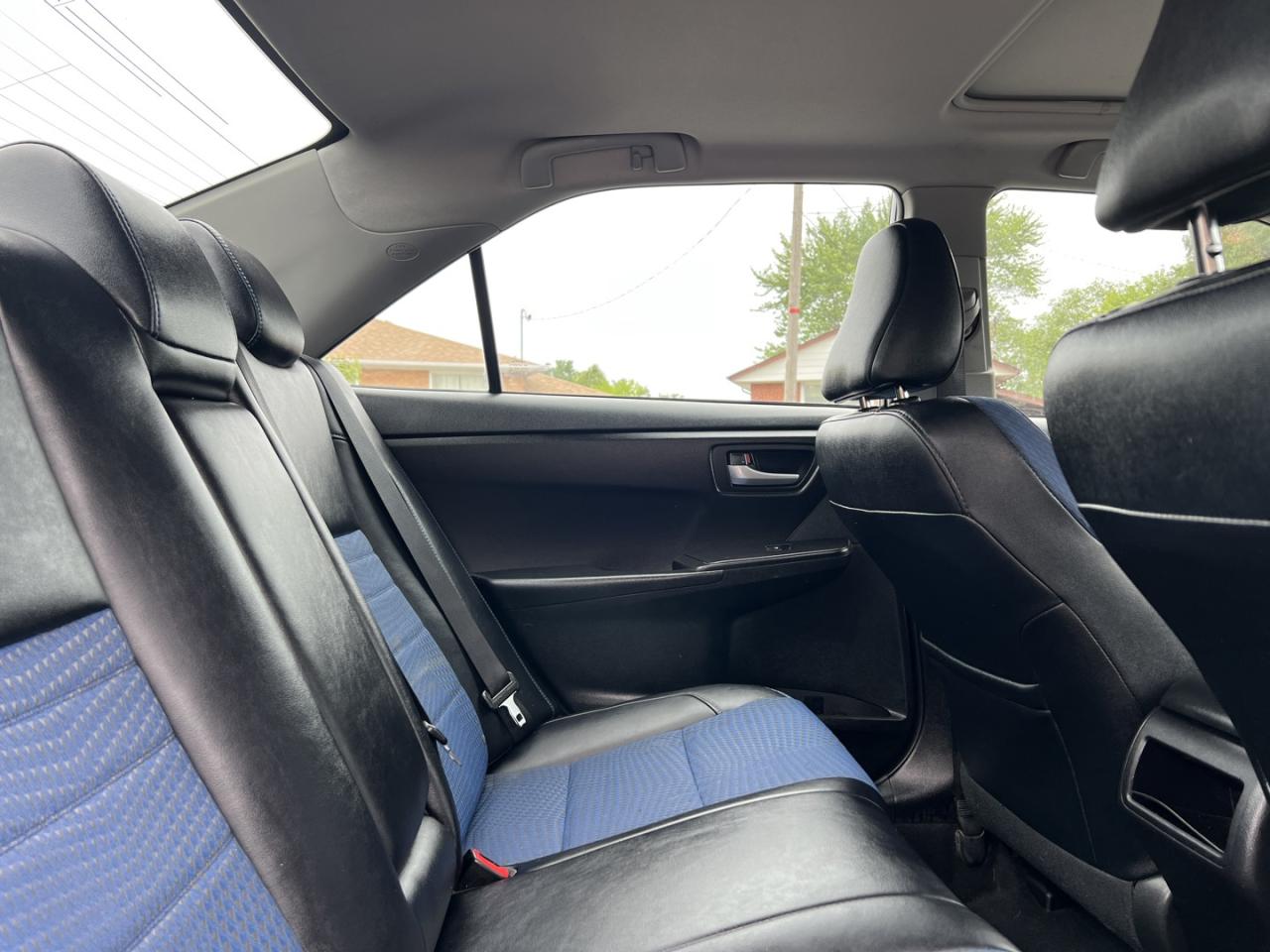 2016 Toyota Camry SE - Photo #8