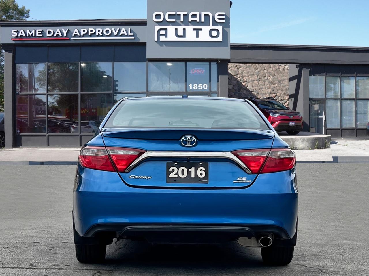 2016 Toyota Camry SE - Photo #6