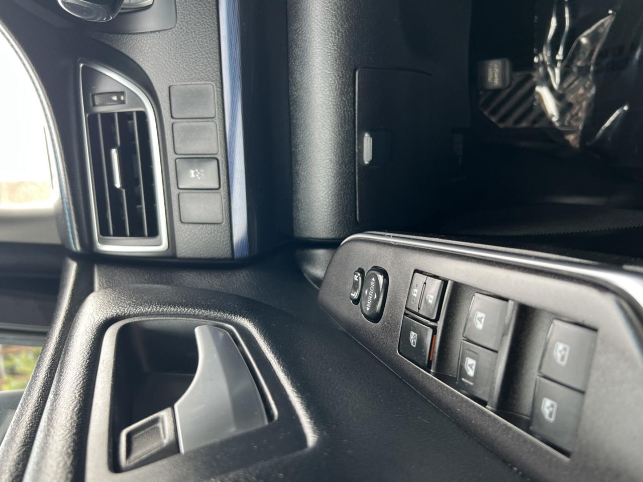 2016 Toyota Camry SE - Photo #18