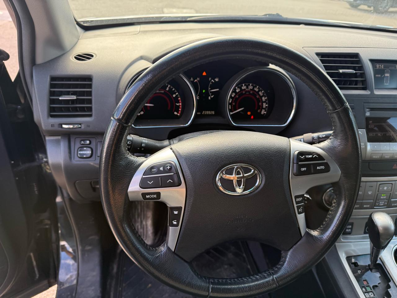 2012 Toyota Highlander XLE 4x4 backup camera heated seats - Photo #12