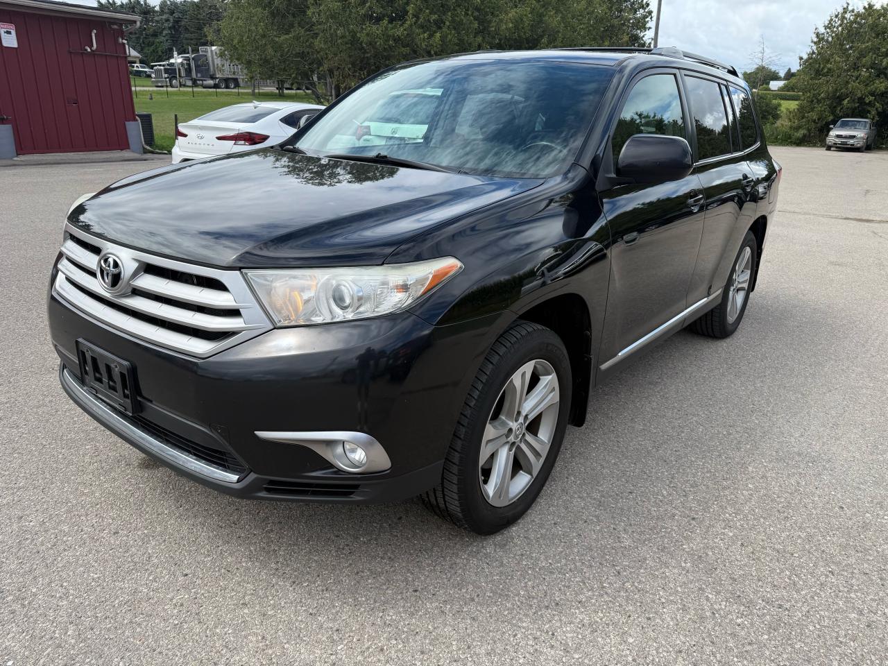 Used 2012 Toyota Highlander XLE 4x4 backup camera heated seats extra 4 winter tires with rims for sale in Waterloo, ON