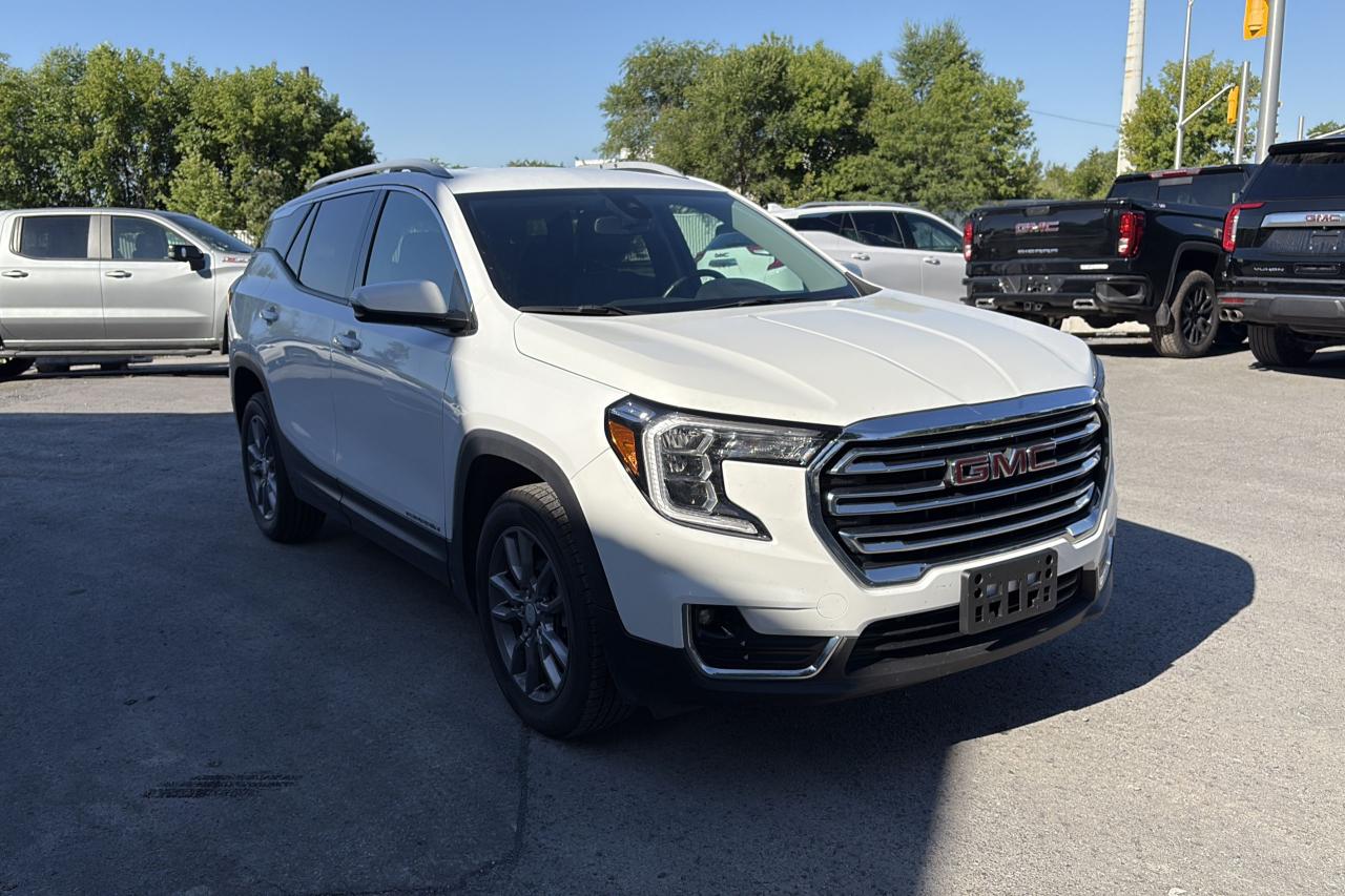 2023 GMC Terrain SLT - Photo #4