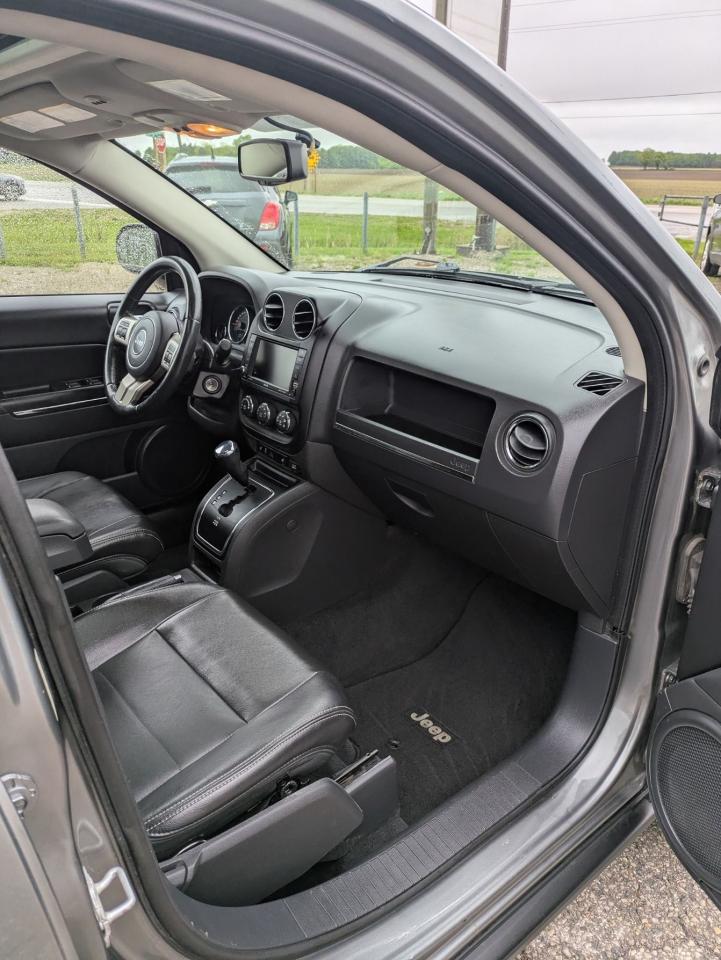 2012 Jeep Compass LIMITED - Photo #15