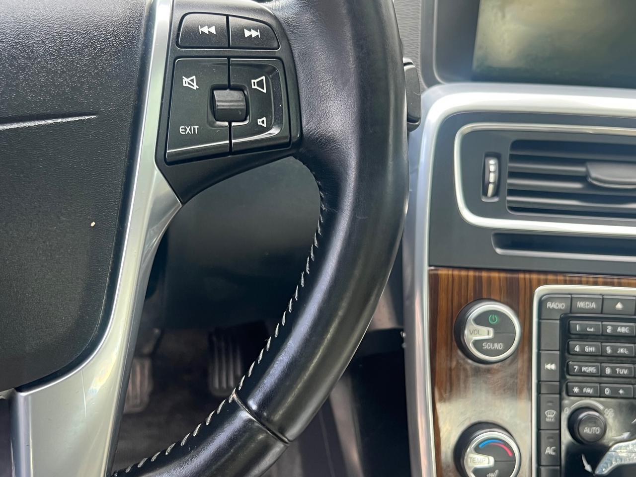 2012 Volvo S60 T5 Level I-Leather-Sunroof-Heated  Seats-Blutooth Photo