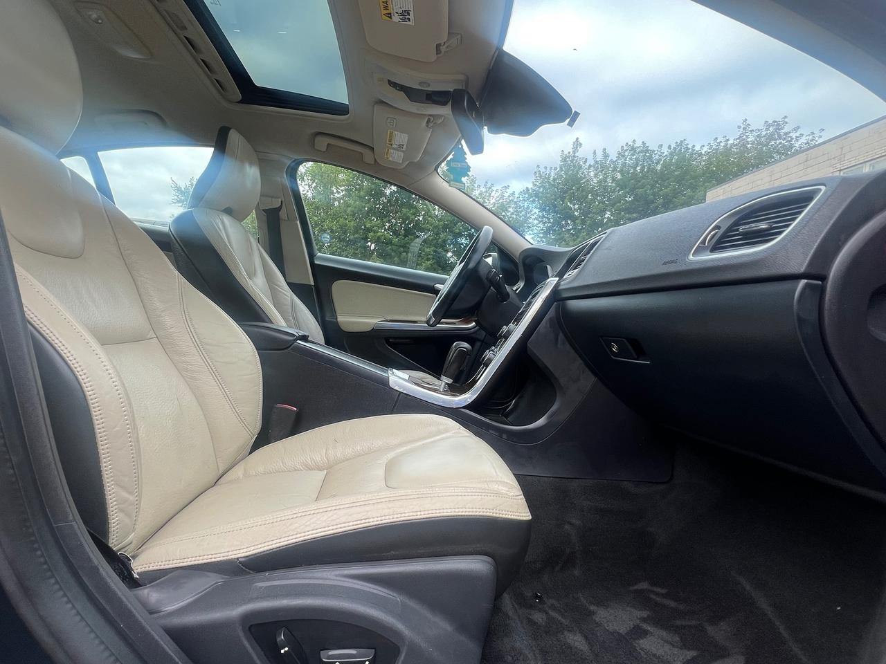2012 Volvo S60 T5 Level I-Leather-Sunroof-Heated  Seats-Blutooth Photo