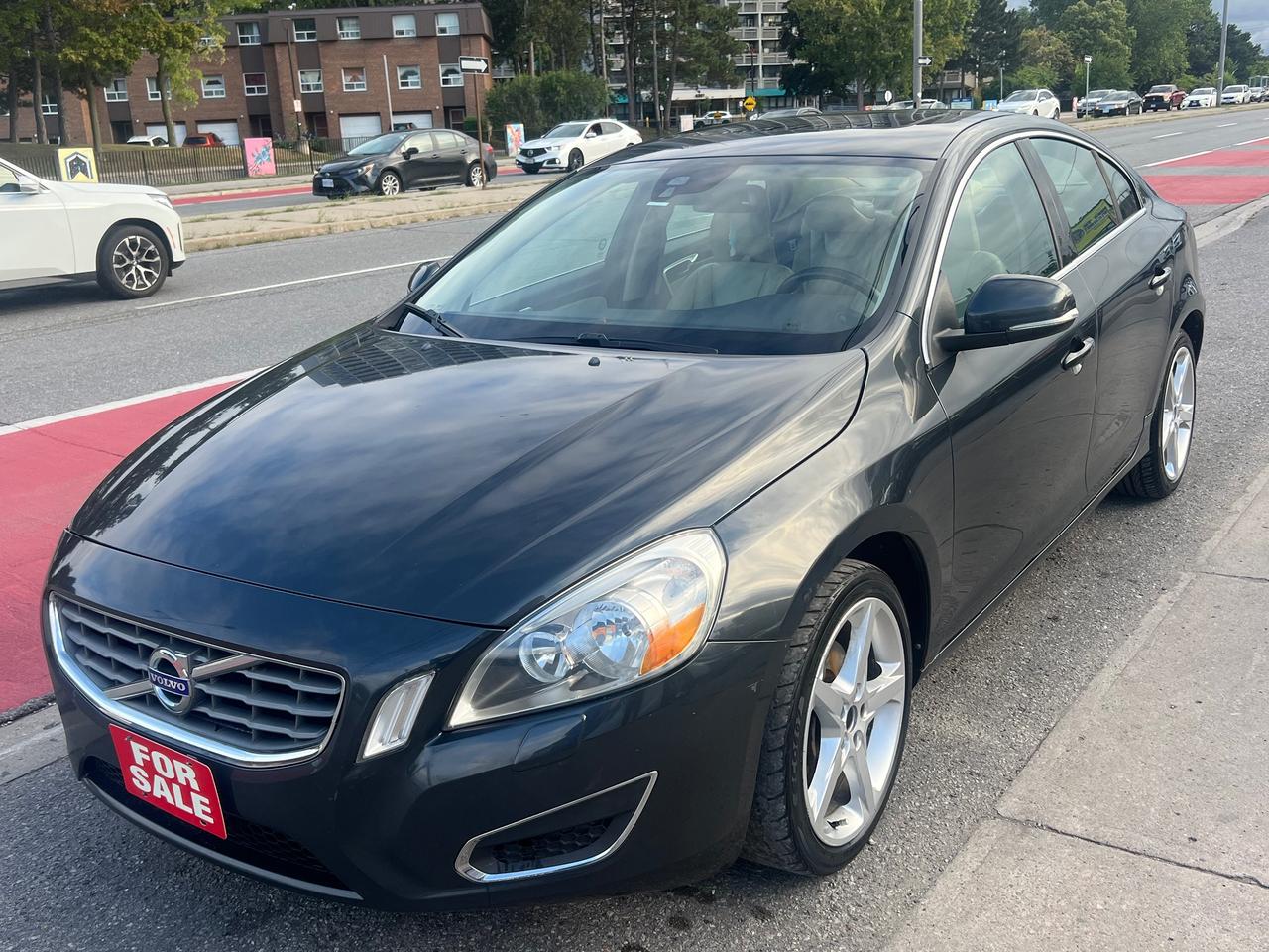 2012 Volvo S60 T5 Level I-Leather-Sunroof-Heated  Seats-Blutooth Photo