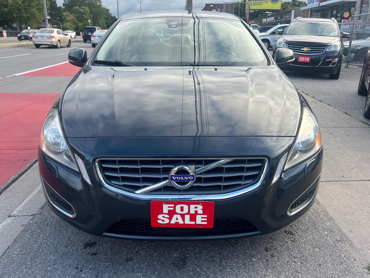 2012 Volvo S60 T5 Level I-Leather-Sunroof-Heated  Seats-Blutooth Photo1