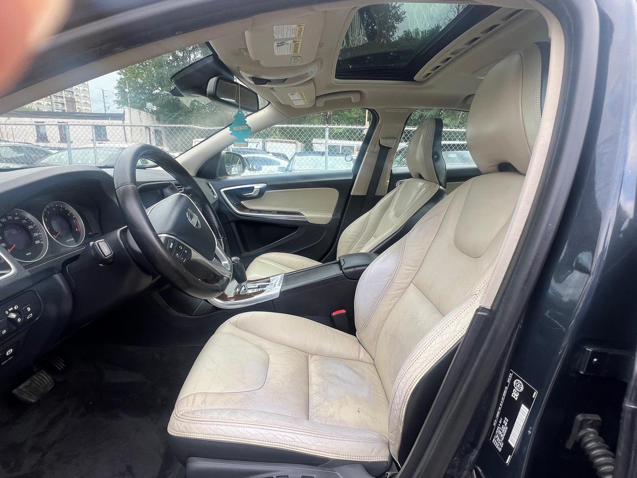 2012 Volvo S60 T5 Level I-Leather-Sunroof-Heated  Seats-Blutooth Photo