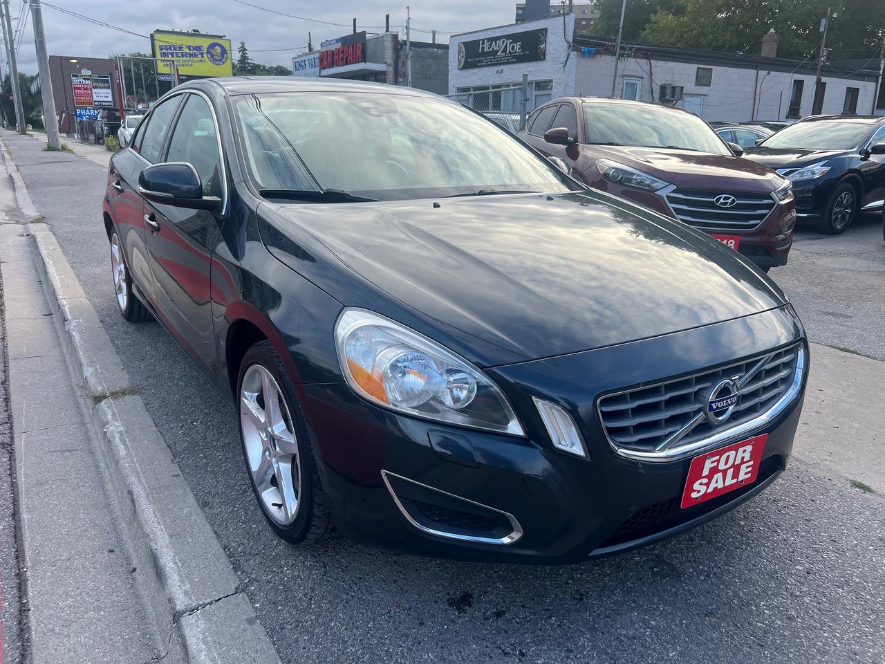 2012 Volvo S60 T5 Level I-Leather-Sunroof-Heated  Seats-Blutooth - Photo #1