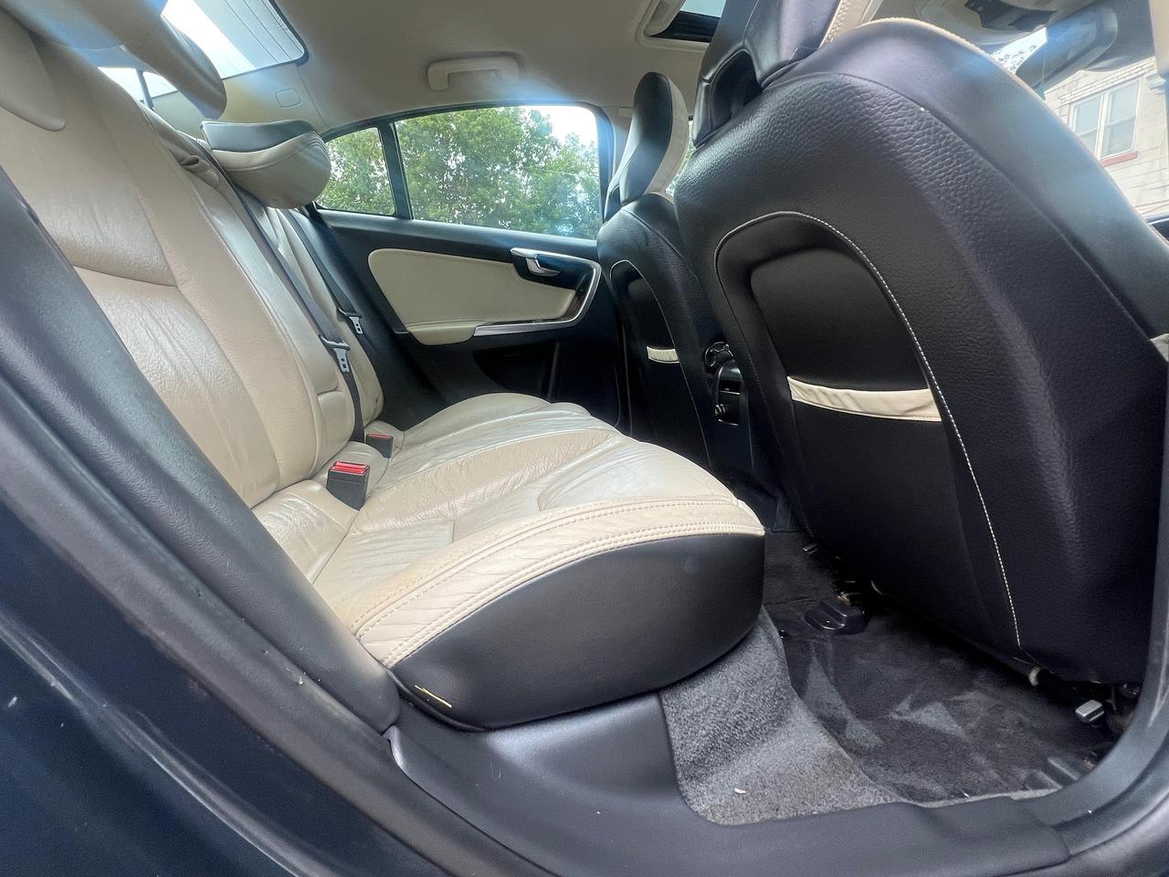 2012 Volvo S60 T5 Level I-Leather-Sunroof-Heated  Seats-Blutooth Photo