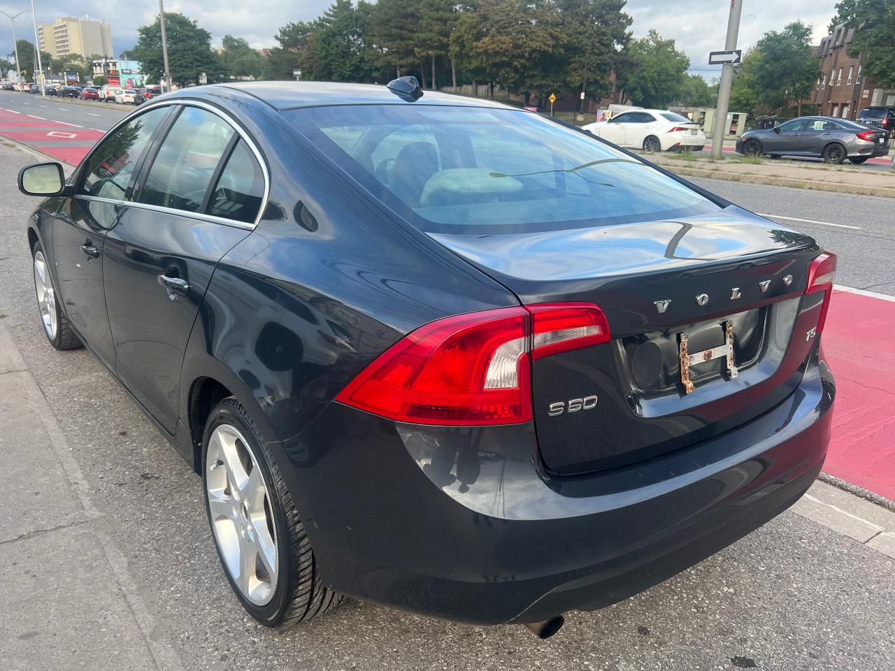 2012 Volvo S60 T5 Level I-Leather-Sunroof-Heated  Seats-Blutooth Photo4