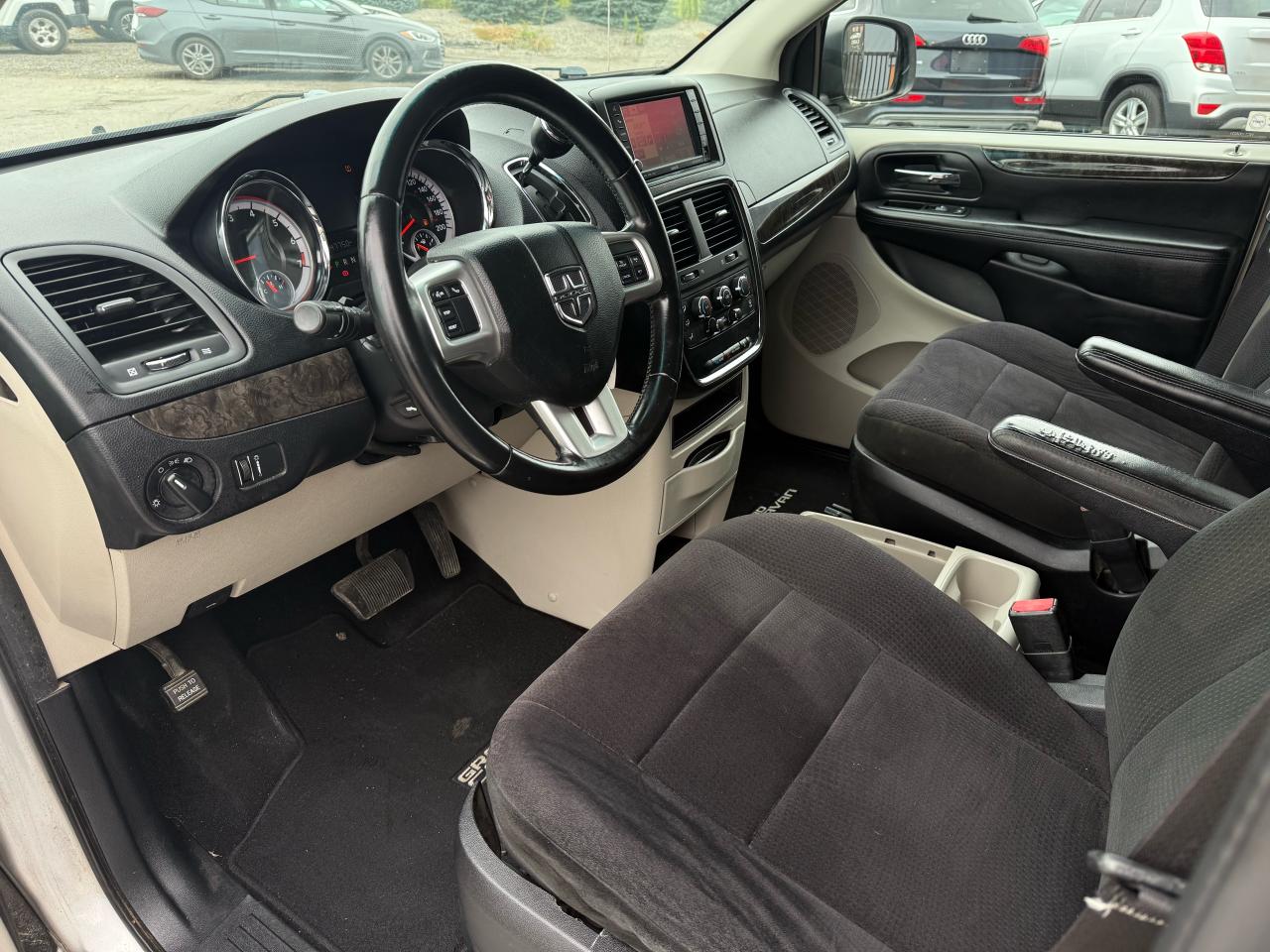 2011 Dodge Grand Caravan SXT | Backup Camera | Bluetooth | Cruise Control - Photo #9