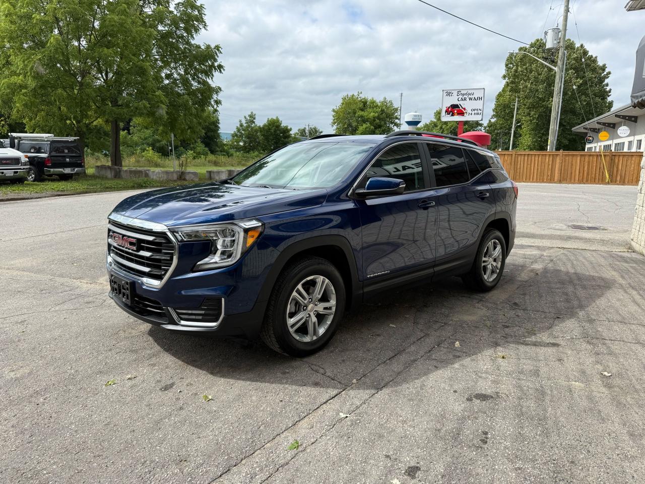 2023 GMC Terrain SLE - Photo #3