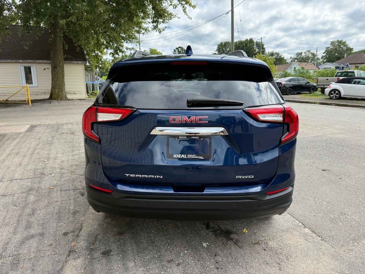 2023 GMC Terrain SLE - Photo #4