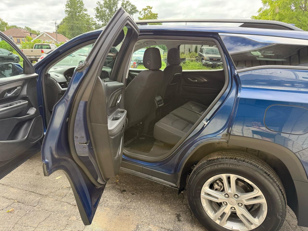 2023 GMC Terrain SLE - Photo #8