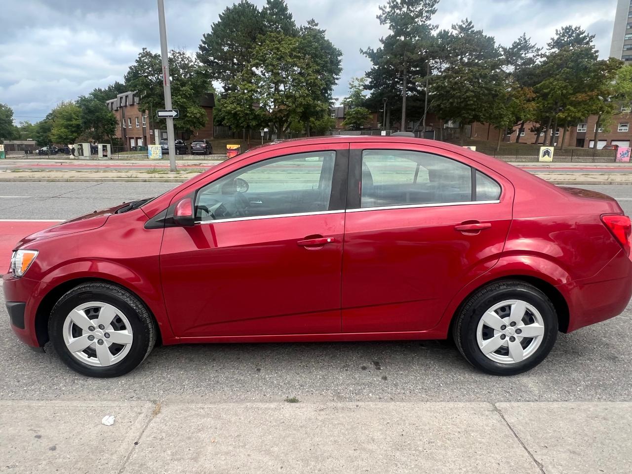 2015 Chevrolet Sonic LT-EXT CLEAN-BK CAM-BlUETOOTH-HEATED Seats Photo3