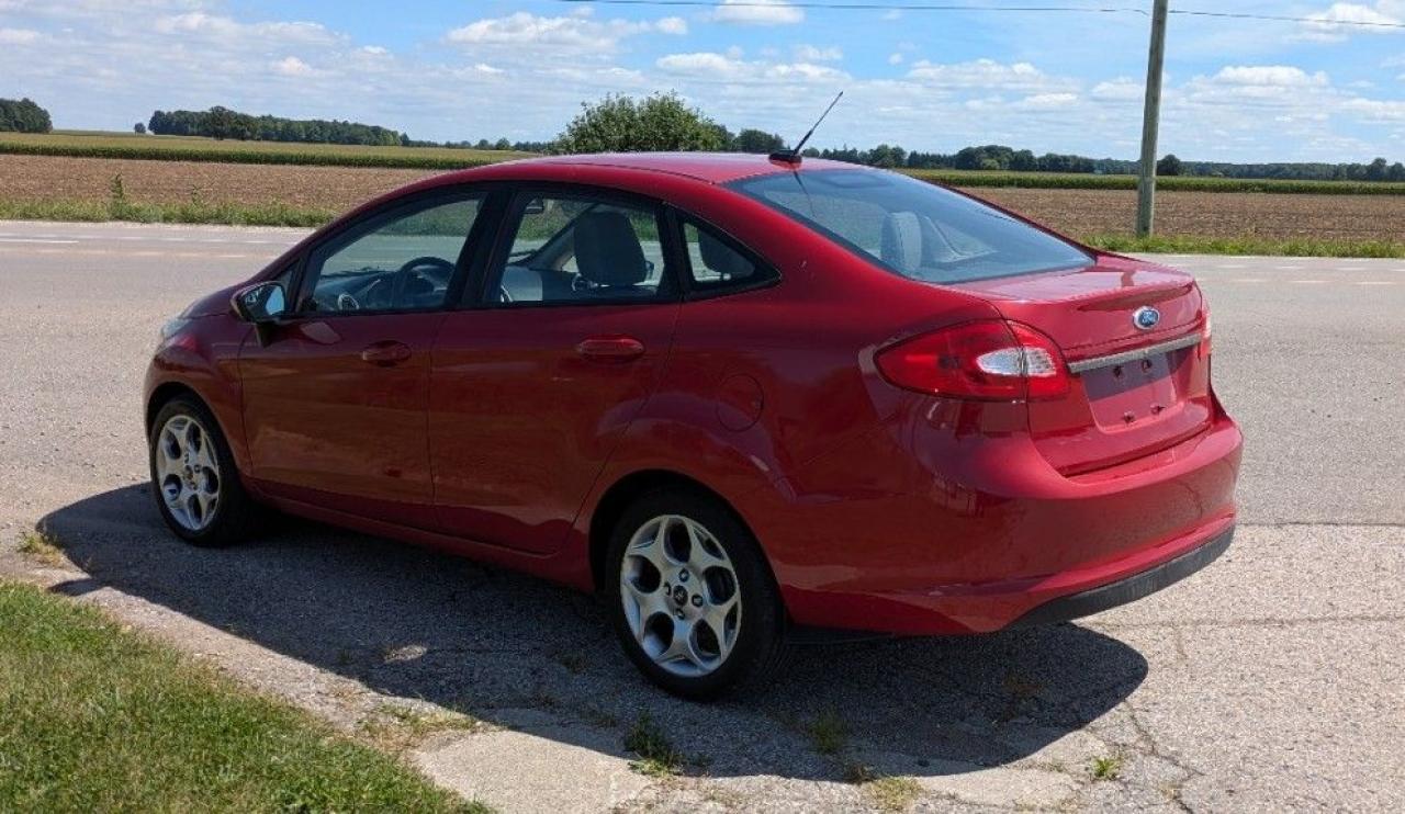 2012 Ford Fiesta SE - Photo #3