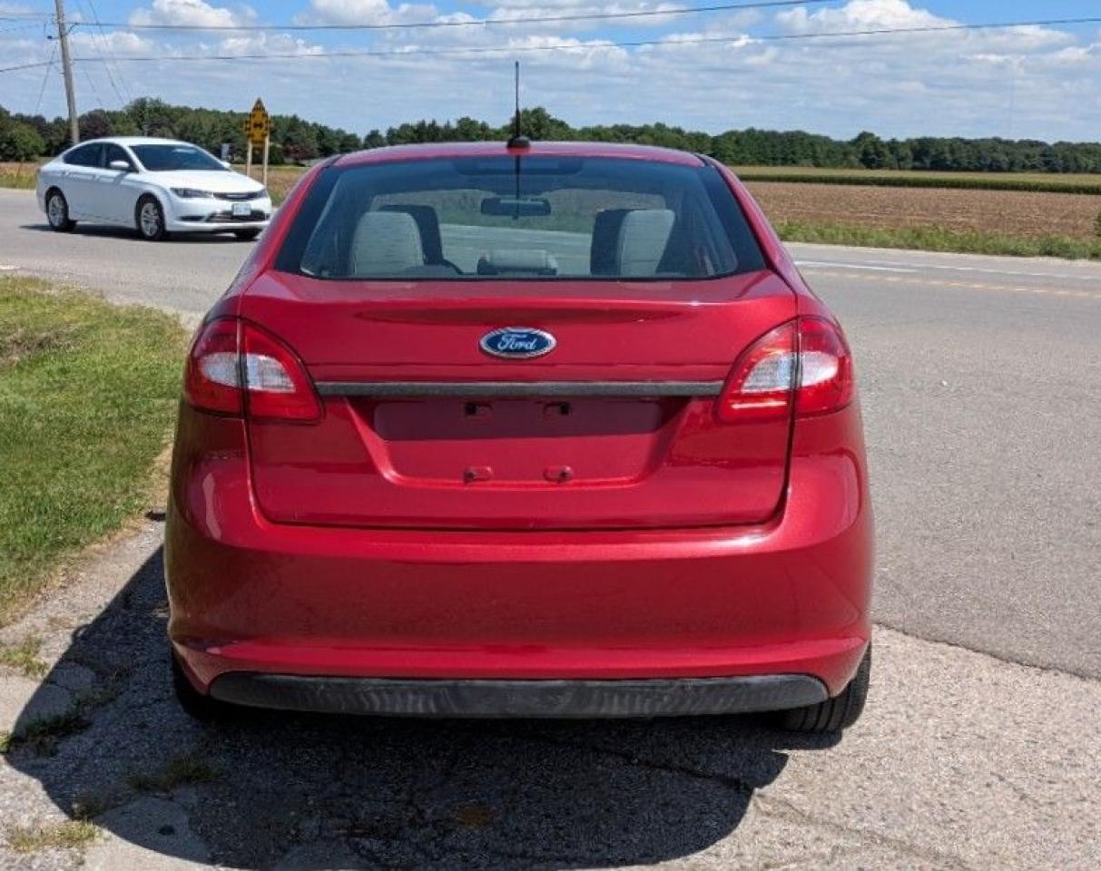 2012 Ford Fiesta SE - Photo #4