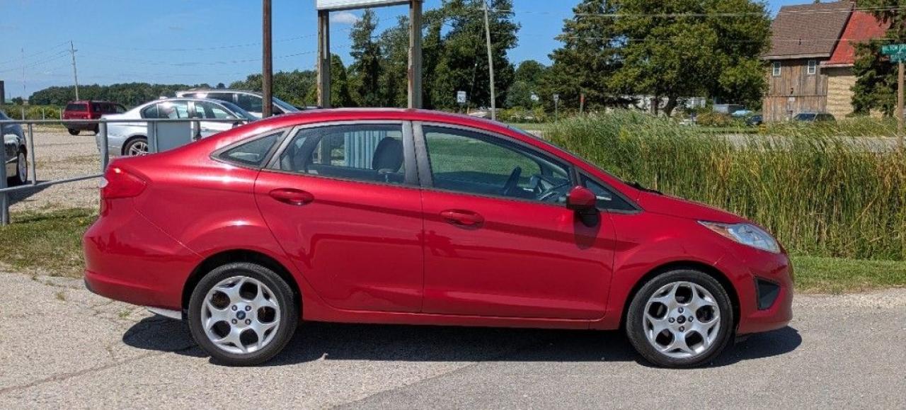 2012 Ford Fiesta SE - Photo #6