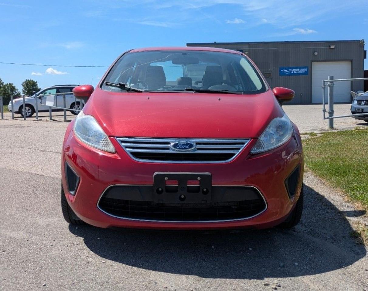 2012 Ford Fiesta SE - Photo #8