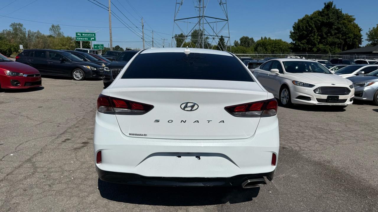 2019 Hyundai Sonata ESSENTIAL - Photo #4