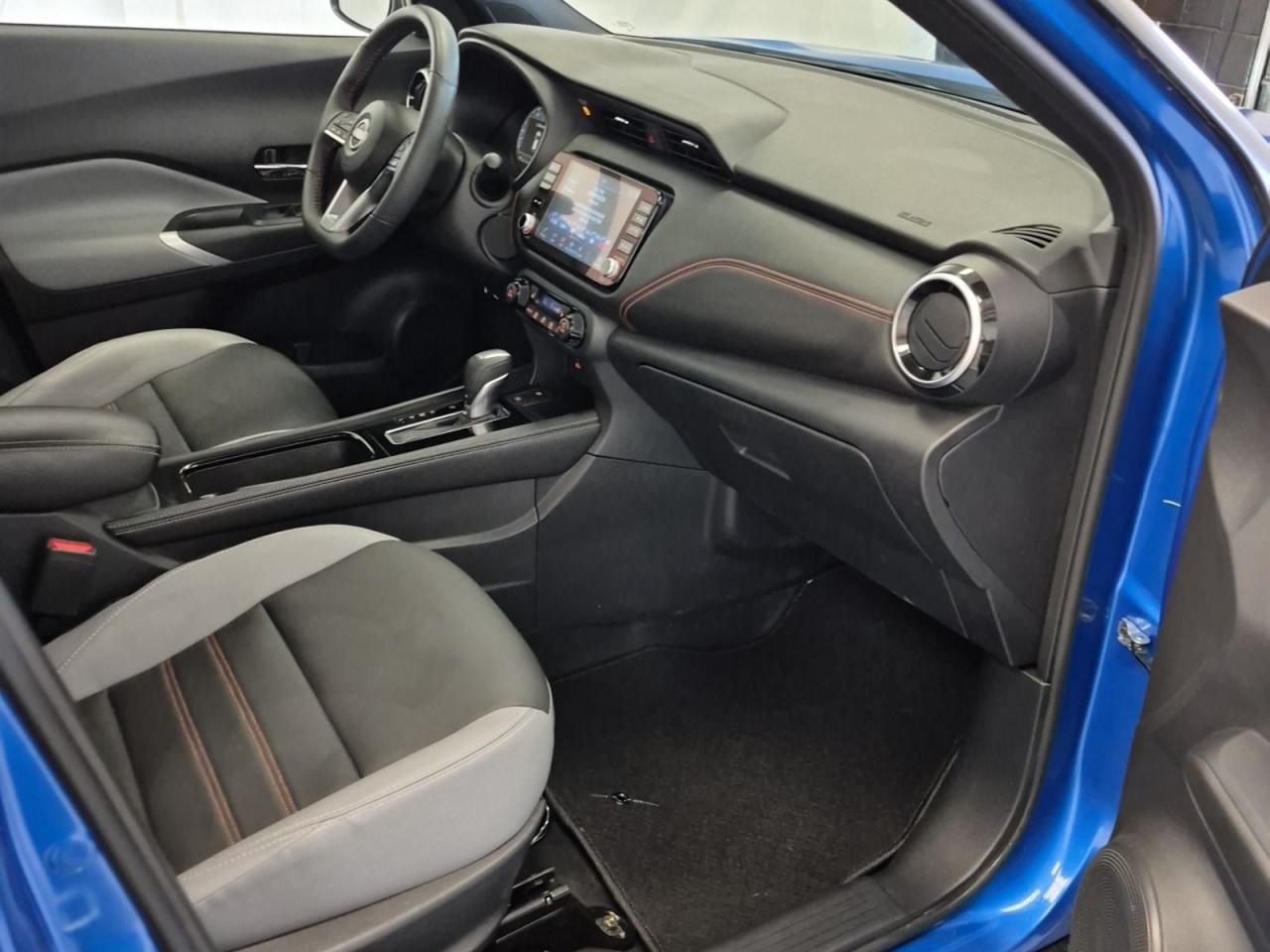 2023 Nissan Kicks SR Photo2