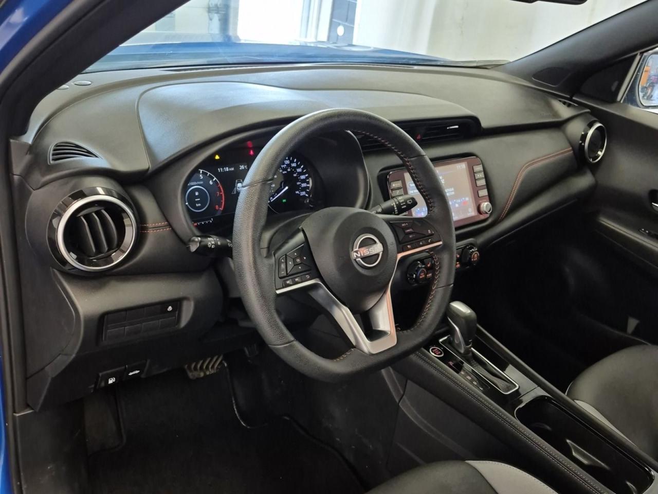 2023 Nissan Kicks SR Photo3