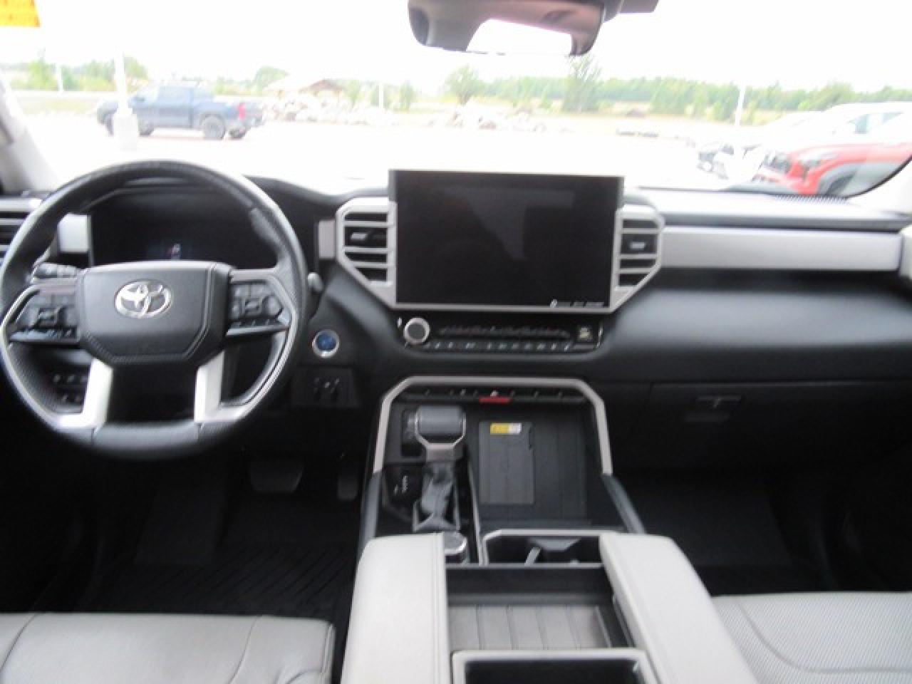 2022 Toyota Tundra LIMITED HYBRID Photo