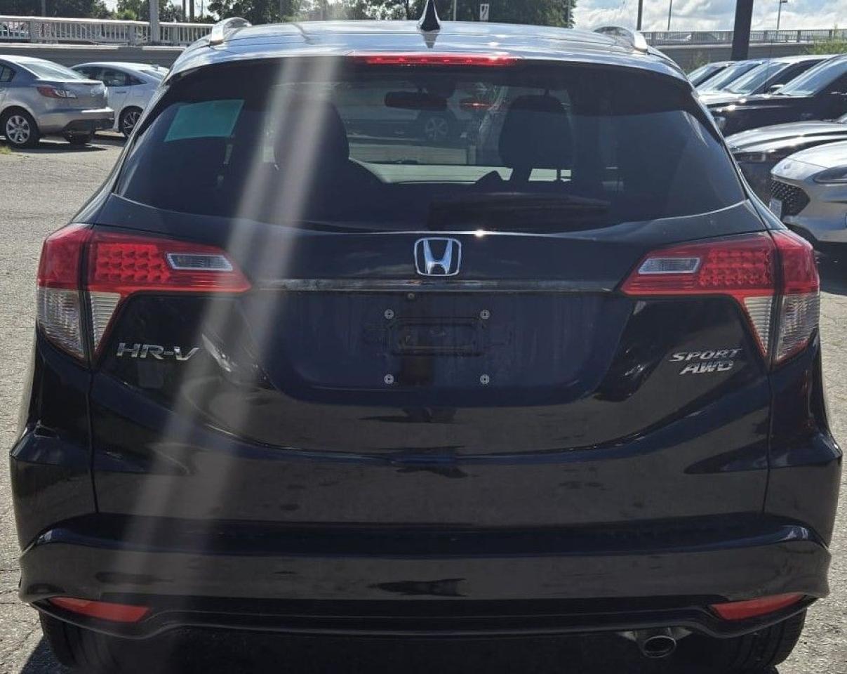 2019 Honda HR-V SPORT / ROOF / HTD SEATS / BLINDSPOT CAMERA / AWD - Photo #3