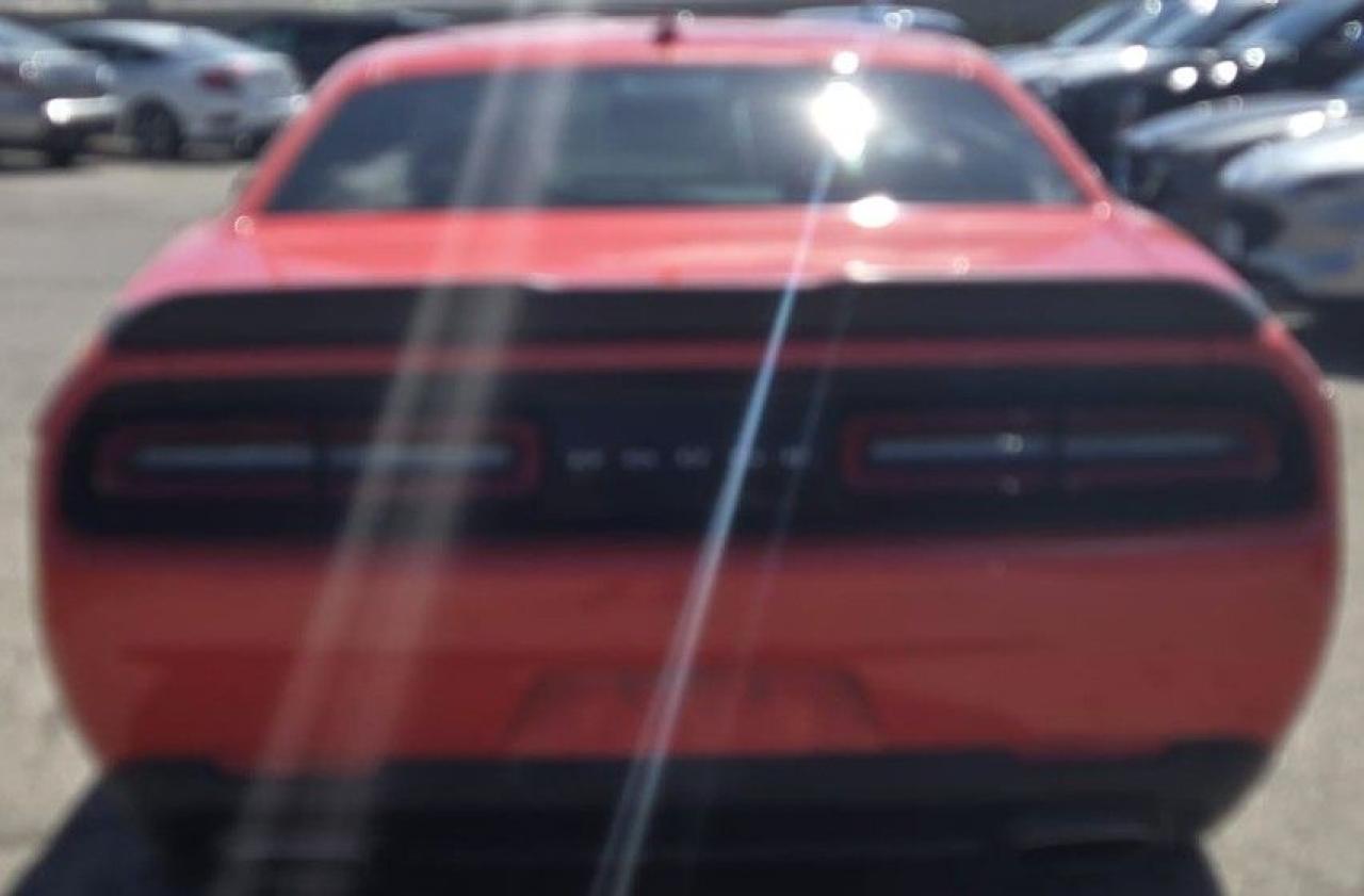 2018 Dodge Challenger SXT / NAV / HTD SEATS / ALPINE SOUND SYSTEM / AUTO - Photo #3