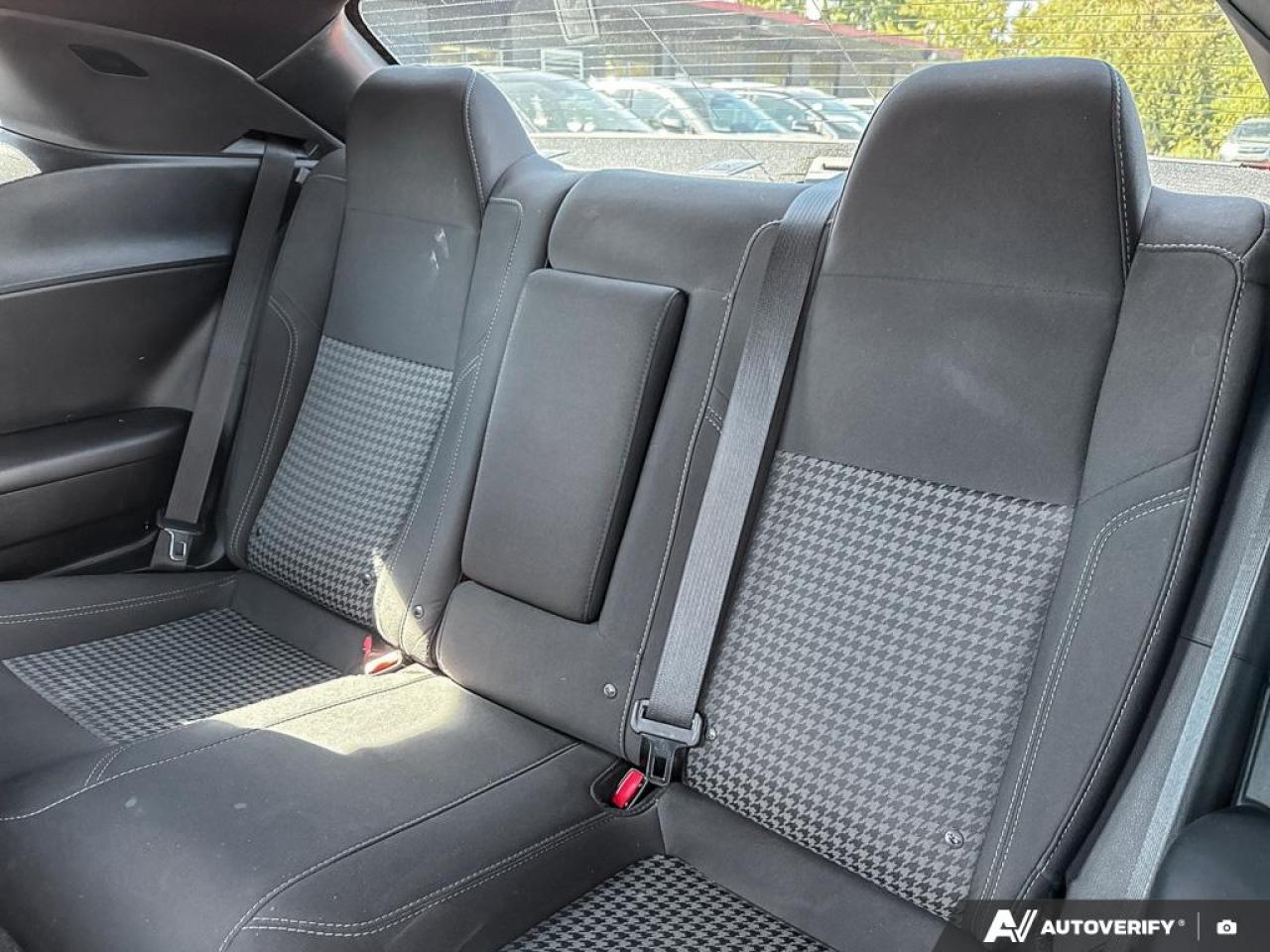 2018 Dodge Challenger SXT / NAV / HTD SEATS / ALPINE SOUND SYSTEM / AUTO - Photo #10
