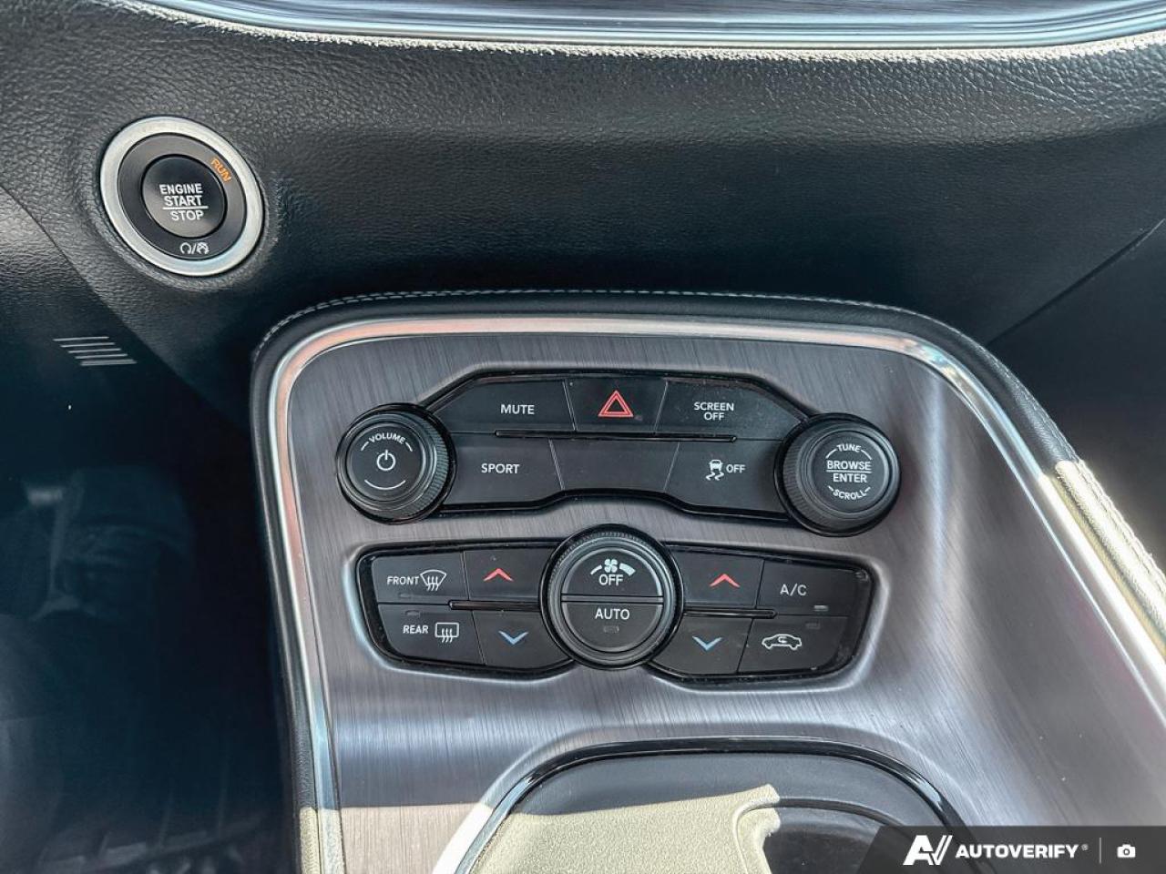2018 Dodge Challenger SXT / NAV / HTD SEATS / ALPINE SOUND SYSTEM / AUTO - Photo #15