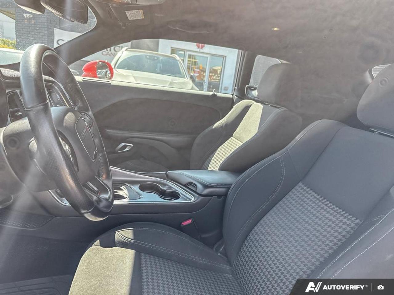 2018 Dodge Challenger SXT / NAV / HTD SEATS / ALPINE SOUND SYSTEM / AUTO - Photo #9