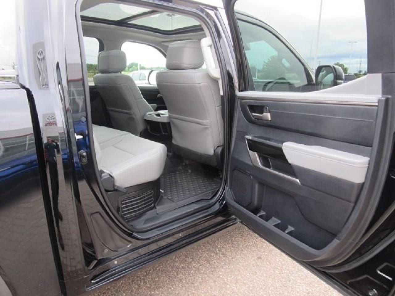 2022 Toyota Tundra LIMITED HYBRID - Photo #16