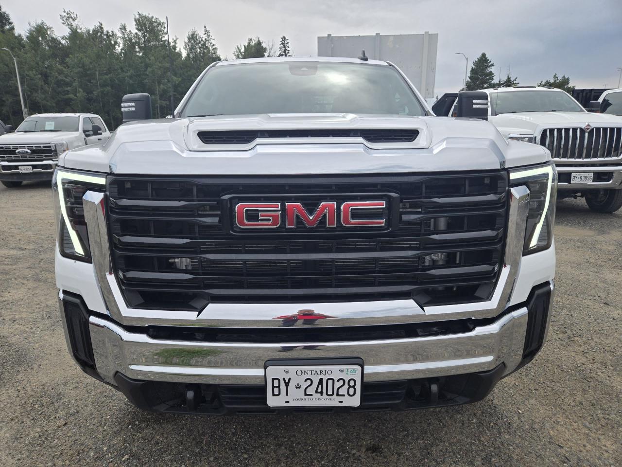 2024 GMC Sierra 3500 PRO FLATDECK - Photo #2