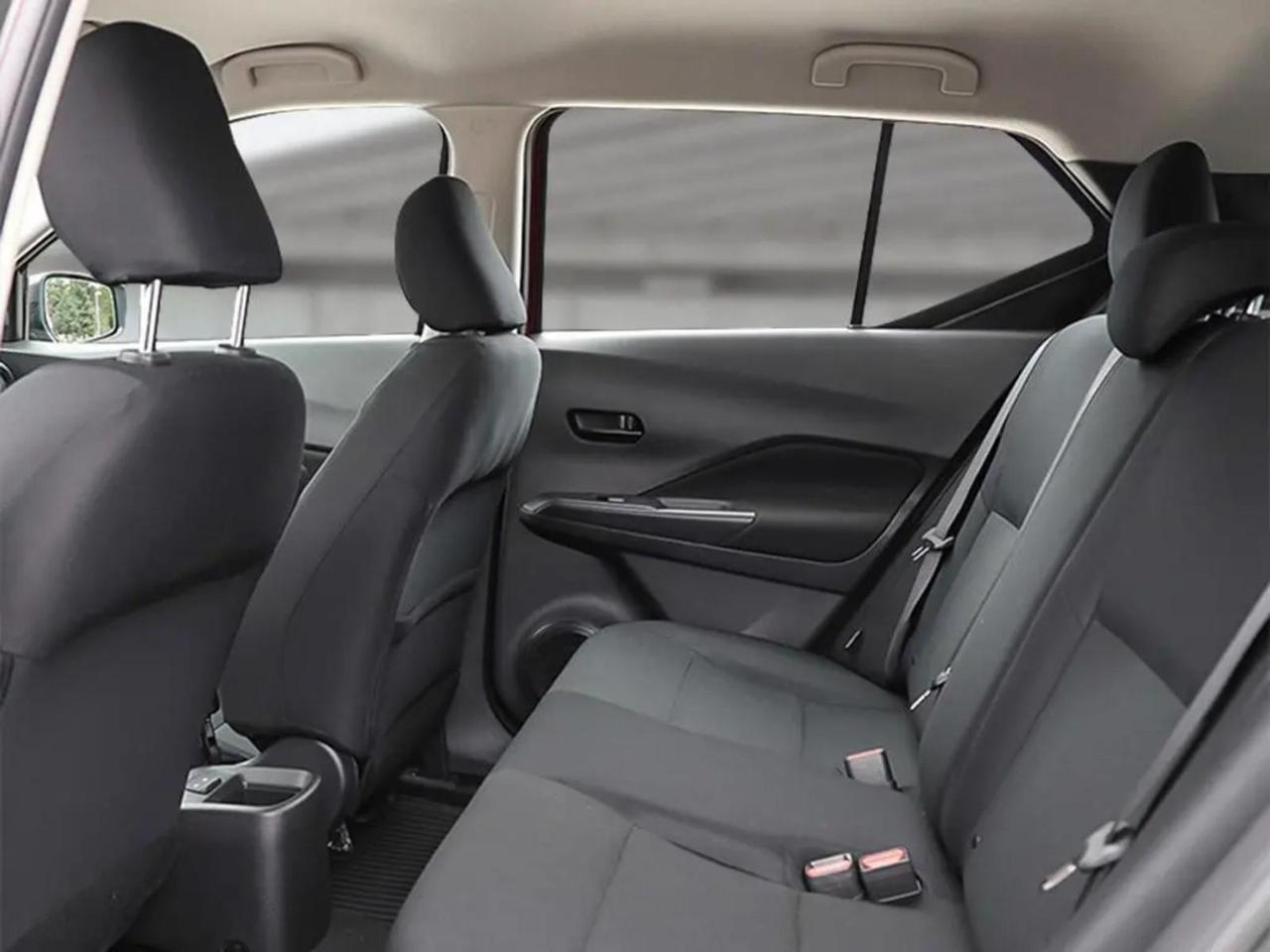 2025 Nissan Kicks Play S Photo